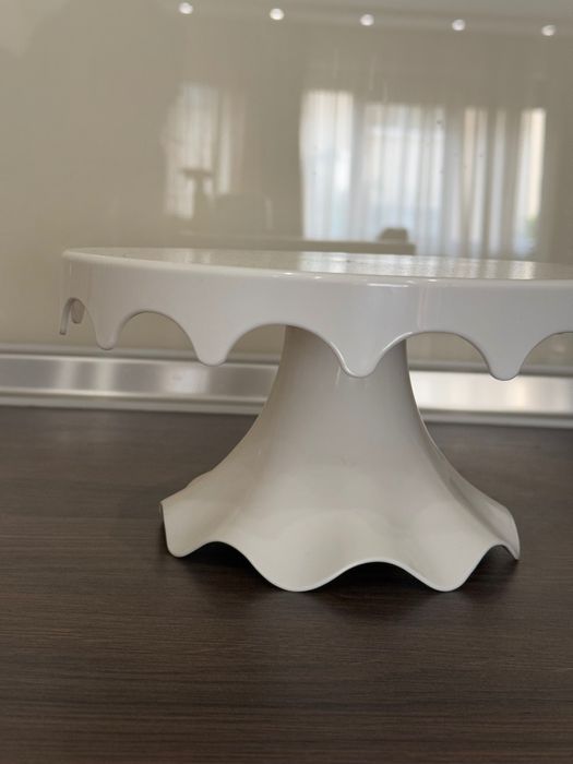 Красива поставка за торта