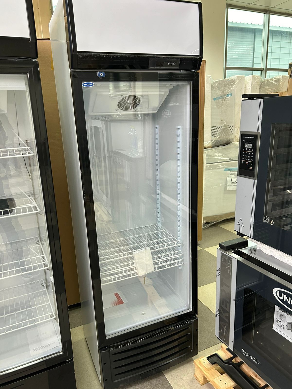 Холодильный шкаф витрина для напитков молочных продуктов для магазина