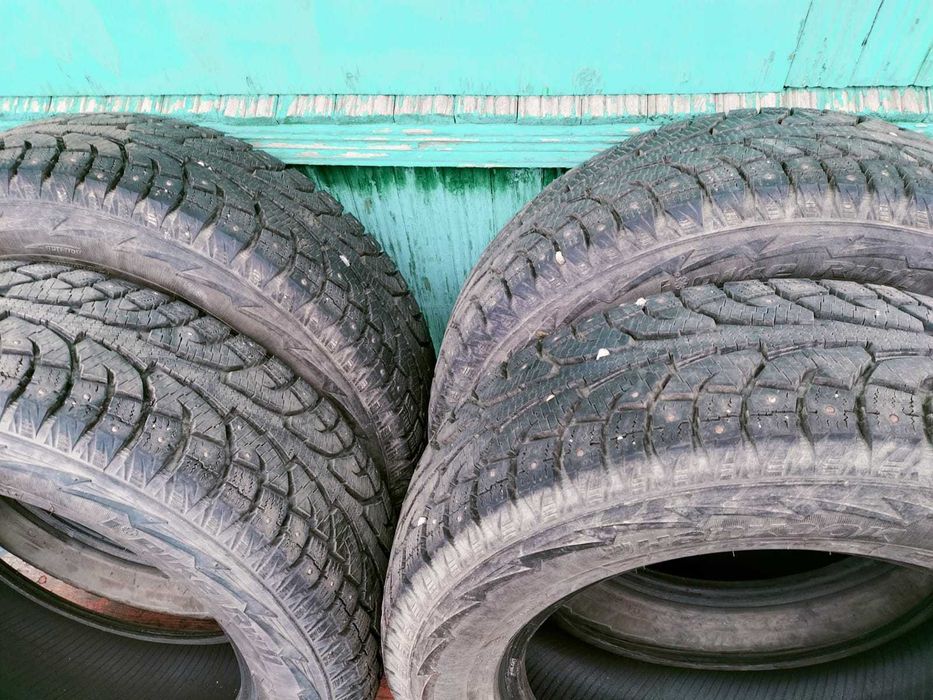 Продам зимнюю резину б\у в хорошем состоянии. Размер 225/65R17 HANKOOK