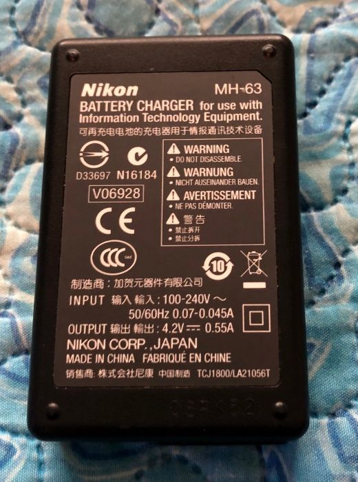 Incarcator Nikon acumulatori Li-Ion tip EN-EL10. Nikon MH-63 - camera