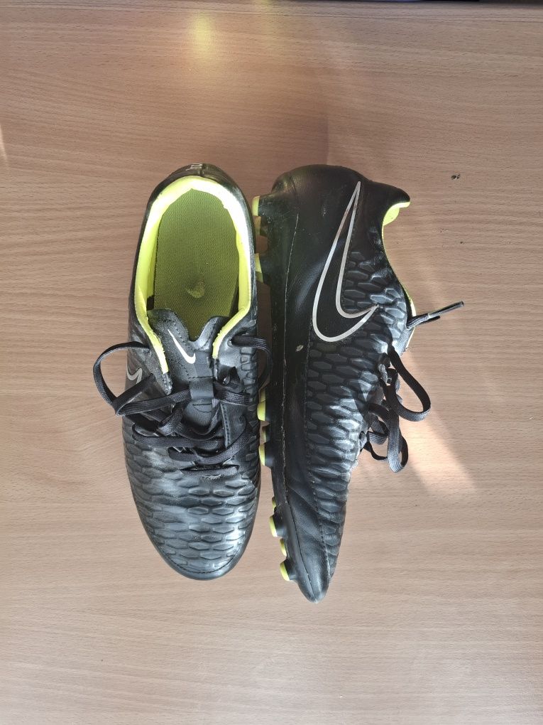 Nike magista 42.5 purtate