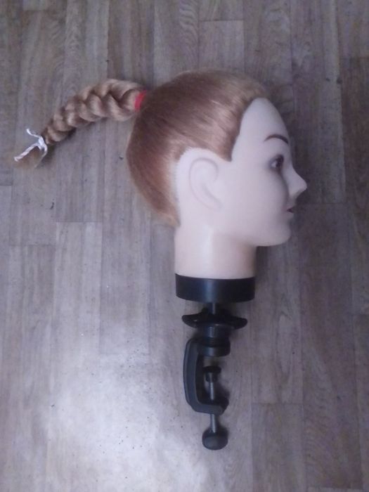 Манекен для причёсок с кронштейном .