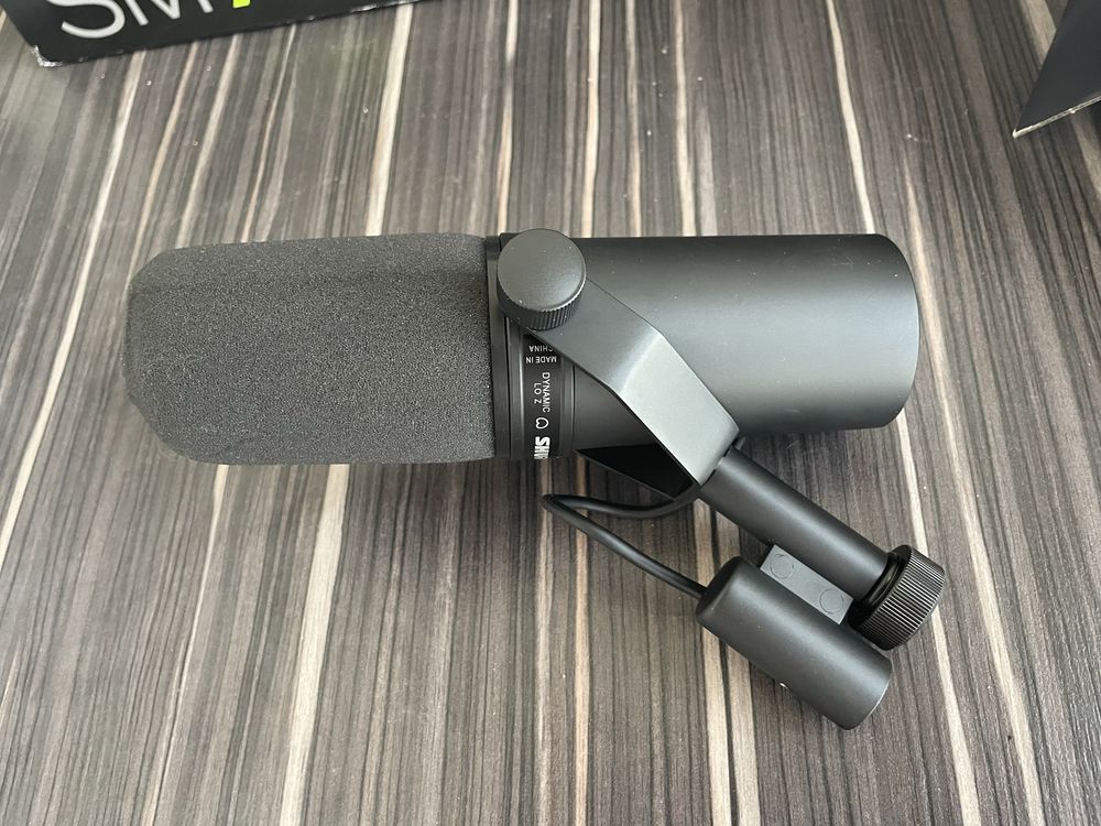 Продается микрофон Shure SM7B
