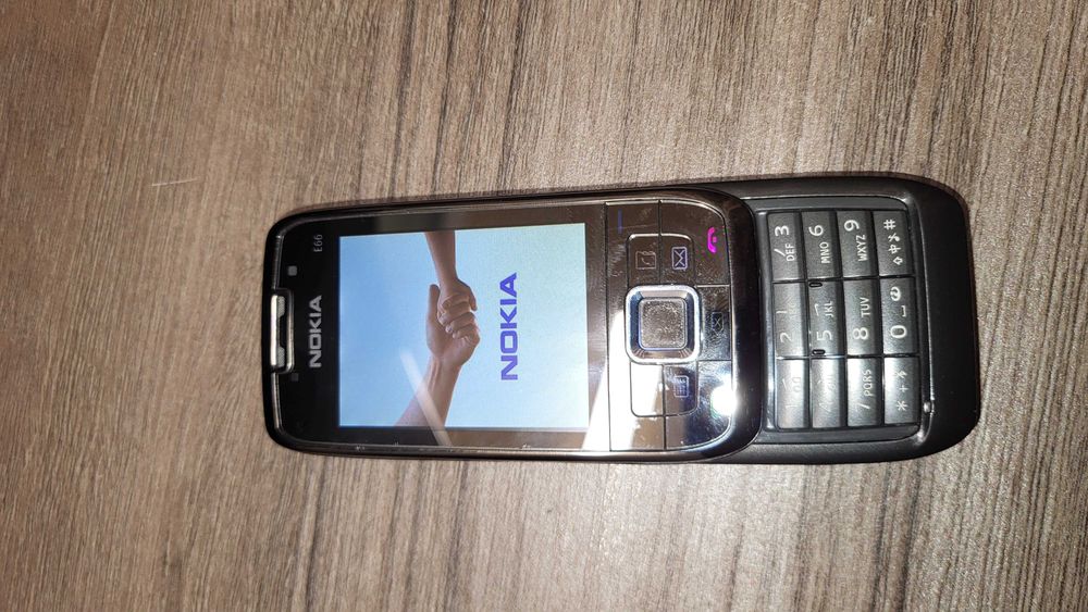 NOKIA E66 telefon fuctional liber de retea