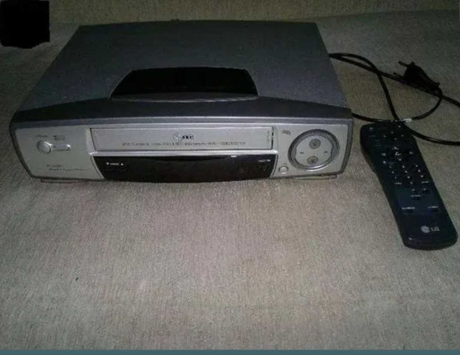 Продам видеомагнитофон LG BC490W