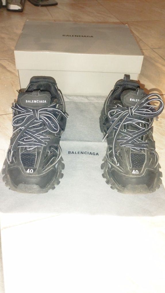 Balenciaga track с кутия и резервни връзки
