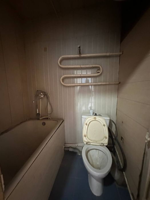 Продам квартиру ЮНУСАБАД орентир сампи 2остановки1/4/4  кирпич 1.5/3