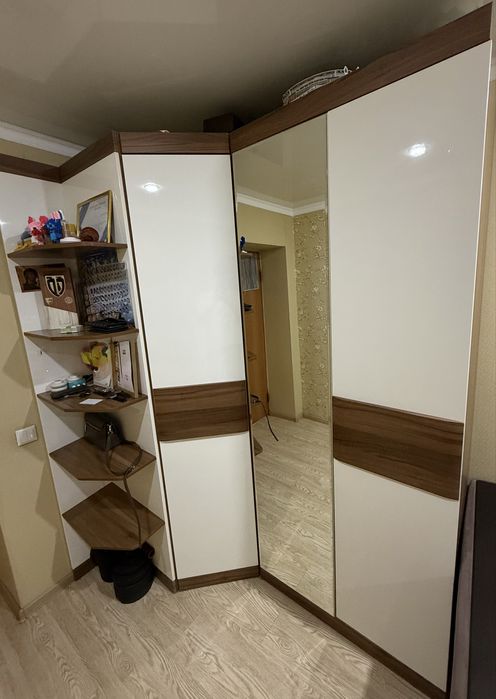 Шкаф угловой большой