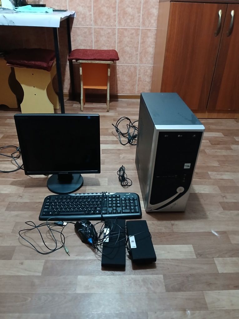 Продам компьютер. (Системный блок, клавиатура,мышь,монитор.