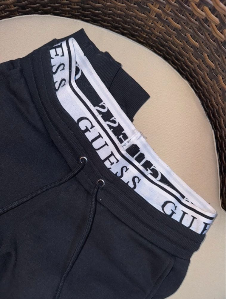 Pantaloni de trening Guess