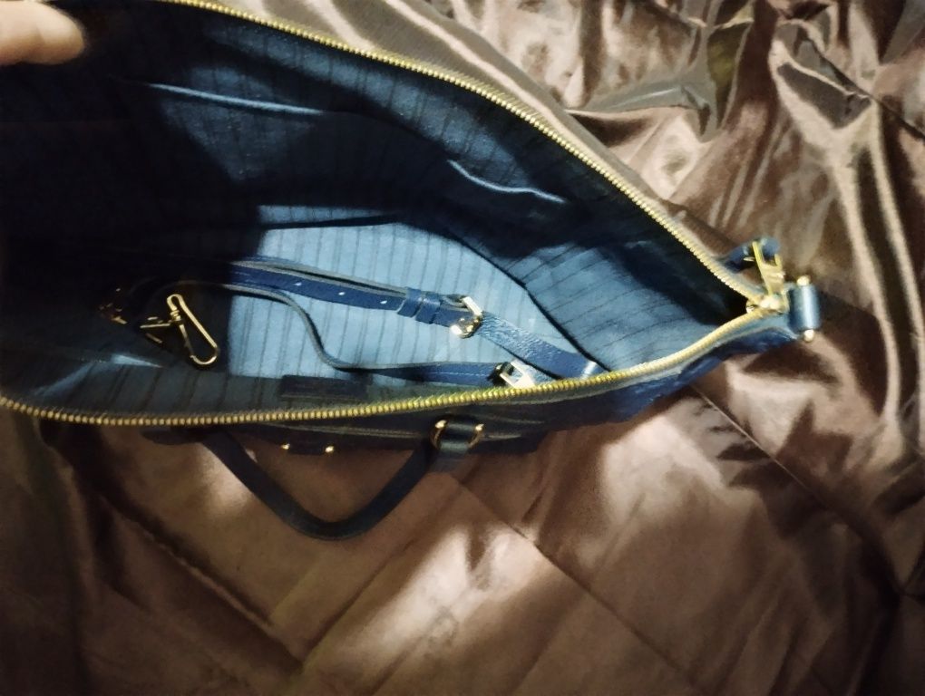 Vând geantă Louis Vuitton