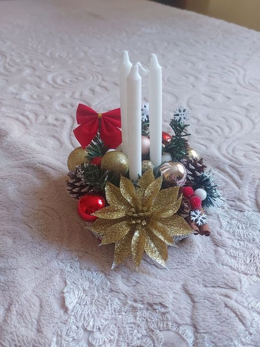 Коледни венци и свещници