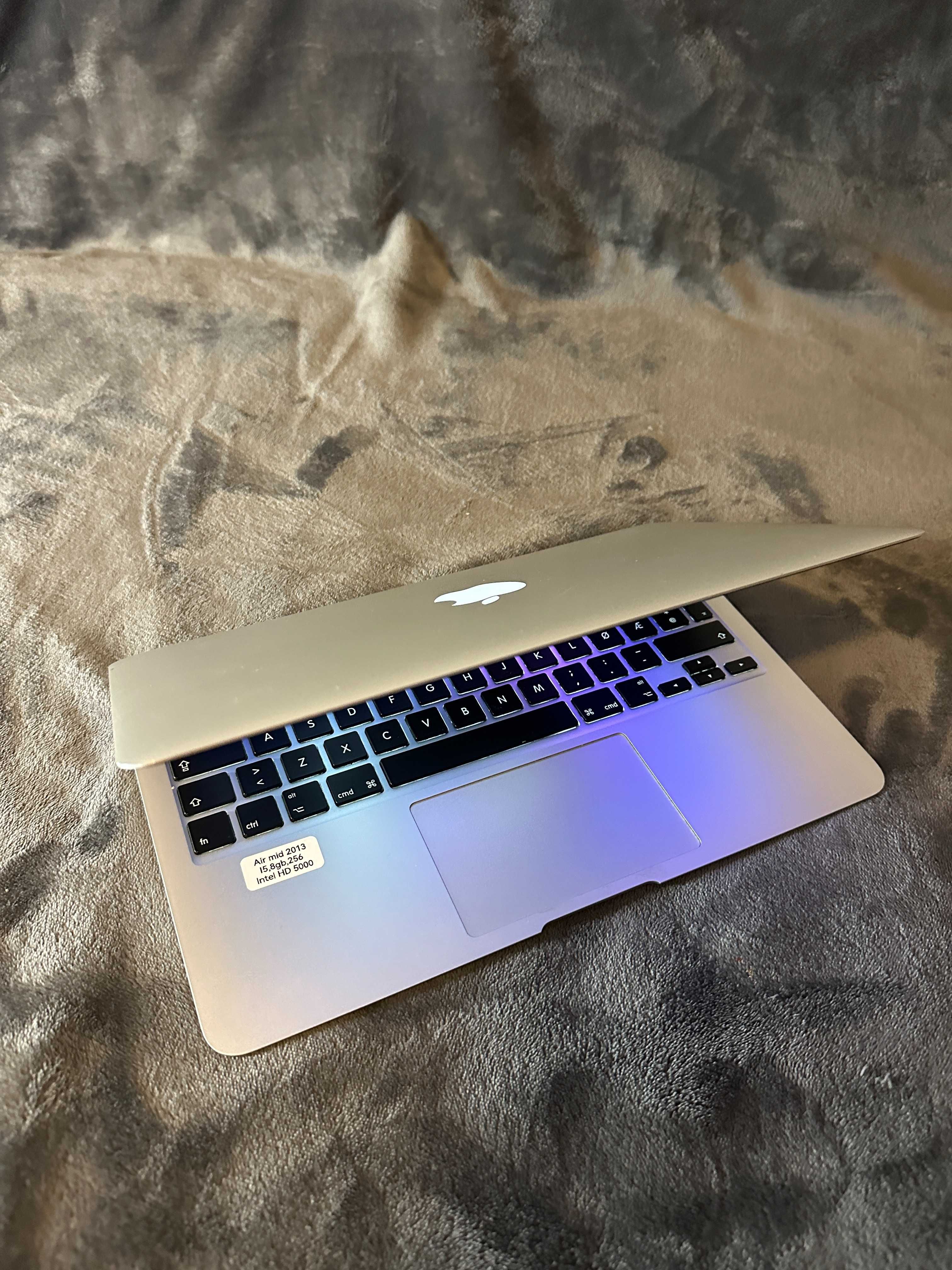 laptopuri MACBOOK air, pro , complete