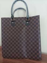 Чанта кожена на Louis Vuitton
