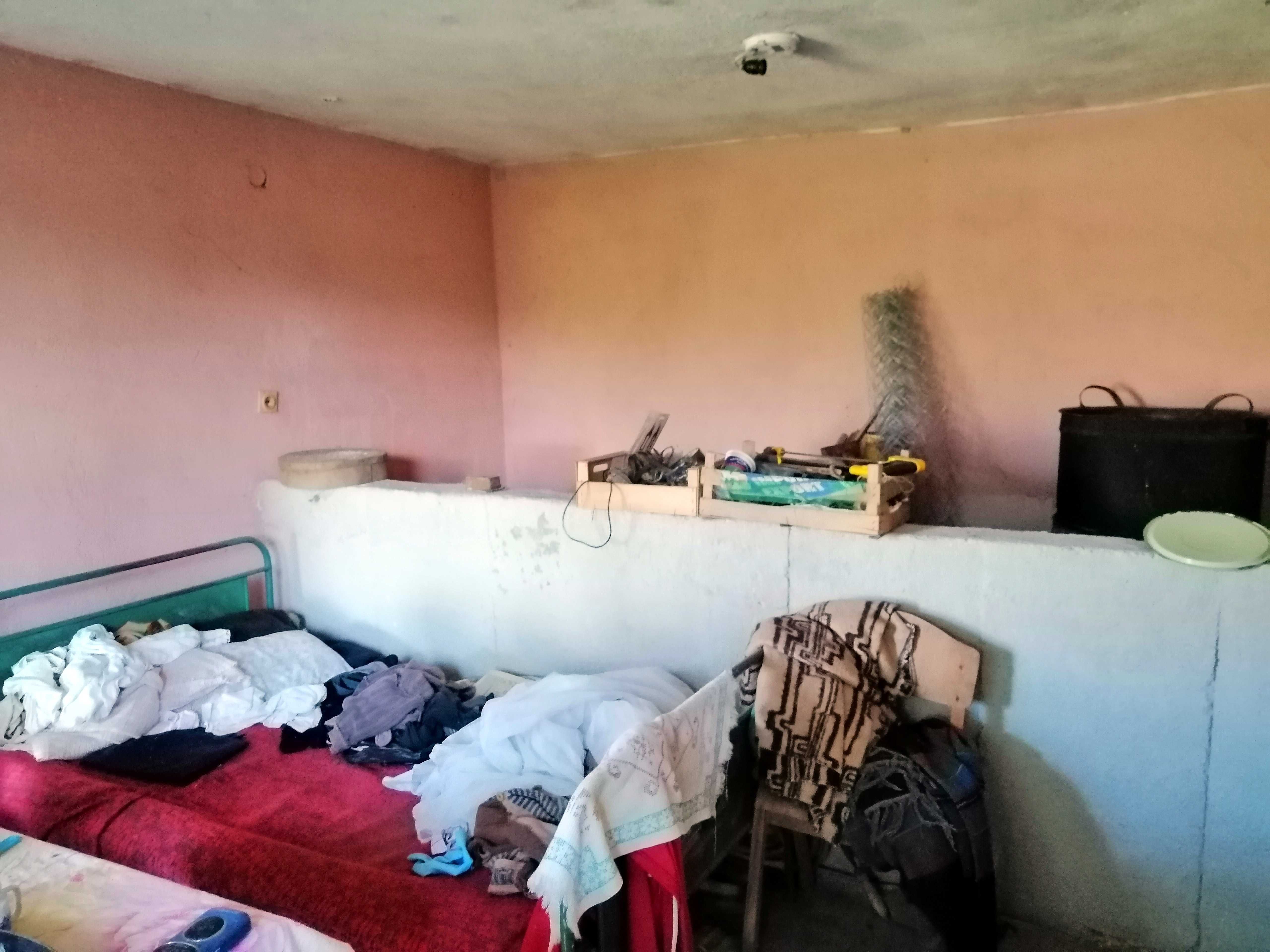 Самостоятелна къща с двор над 850 м2 в село Говедаре