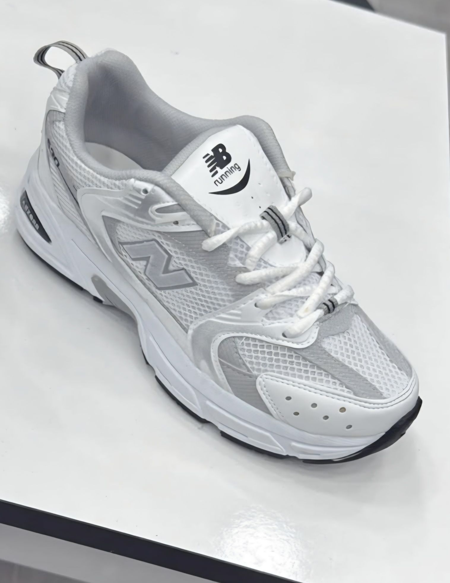 Adidașii New Balance 530