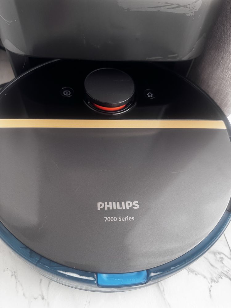 Робот прахосмукачка Philips серия 7000