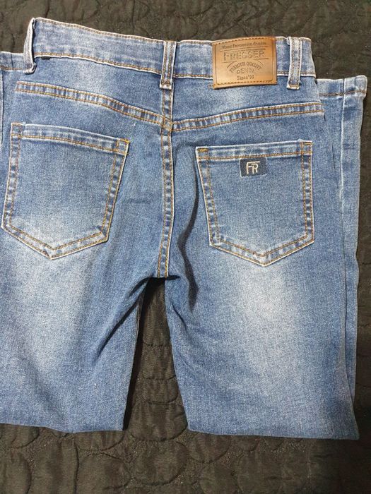 Джинсы на мальчика 6-7 лет