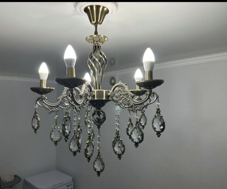 Продам люстру красивую