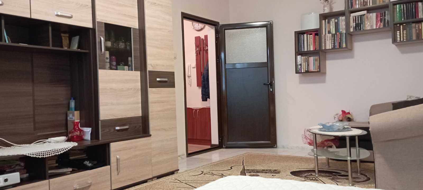 Продавам двустайно тухлено жилище