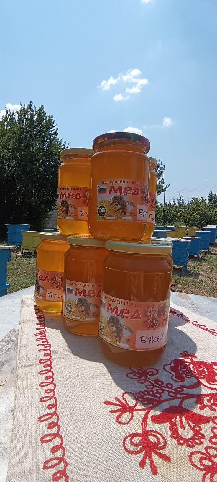 Продавам пчелен мед букет 2024