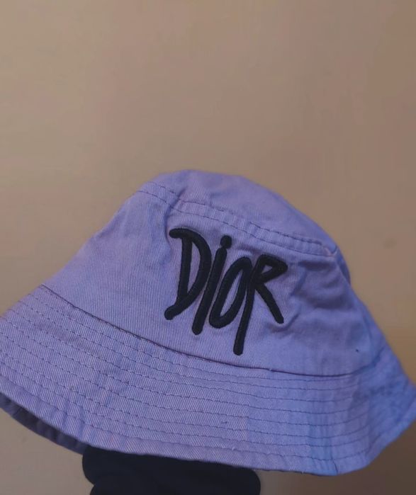 Лилава шапка DIOR