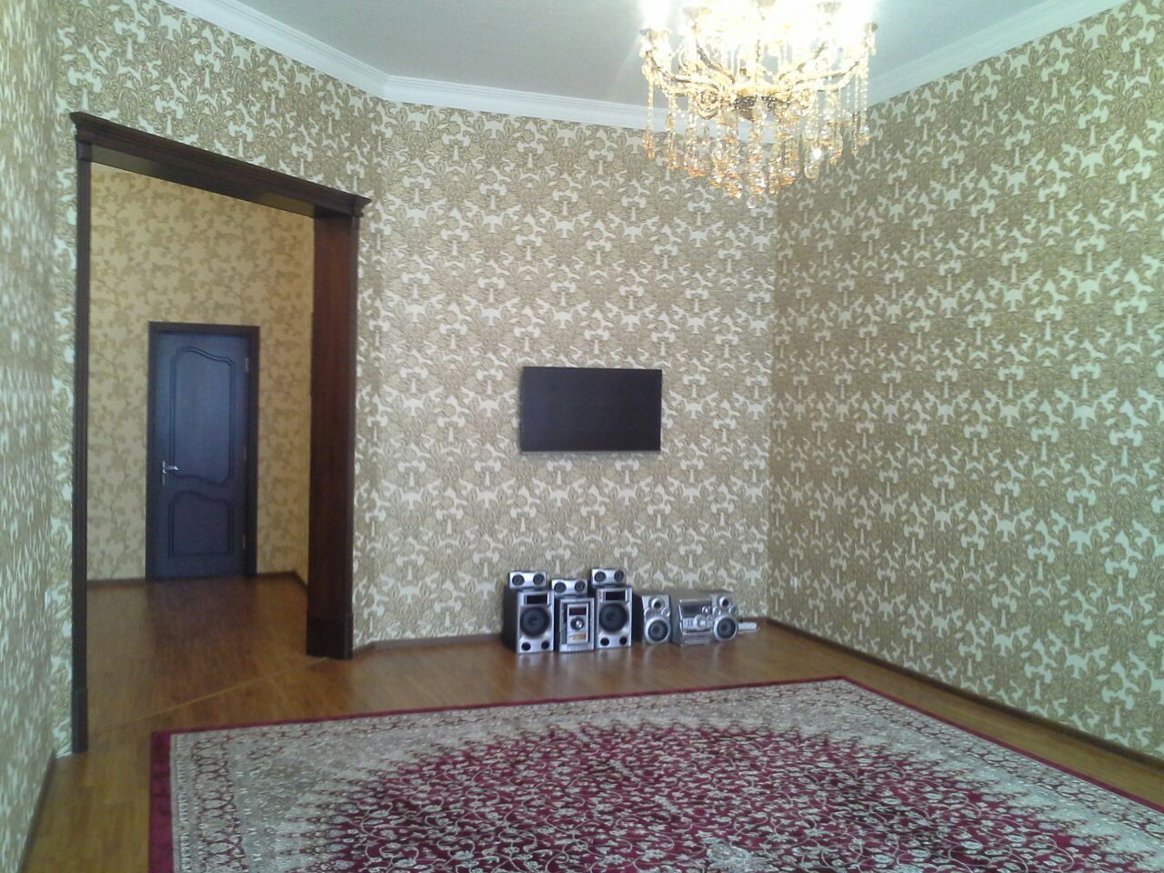 Продаётся добротный евродом в махалле Парвоз.Ор-р  б/п "Уч-Кахрамон".