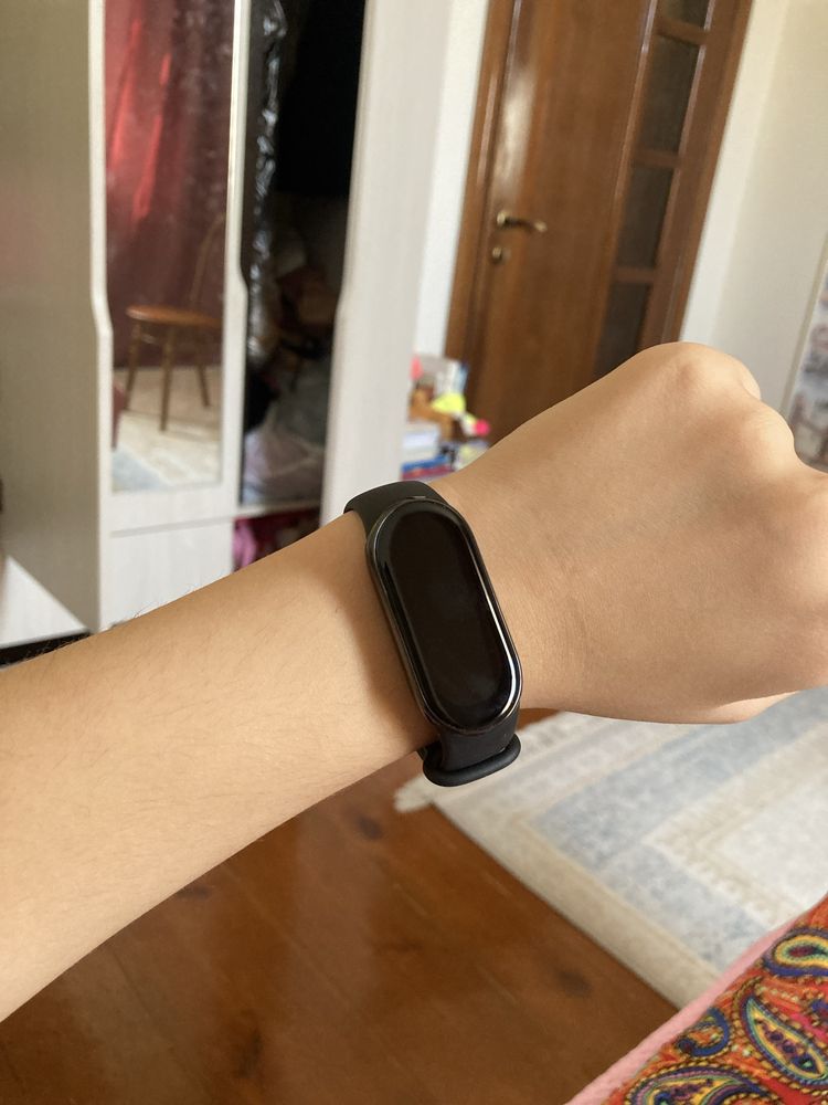 СРОЧНО продается Xiaomi Mi band 8