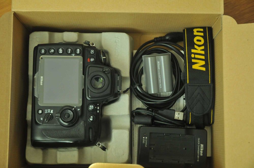 Продавам в отлично състояние фотоапарат Nikon D 700