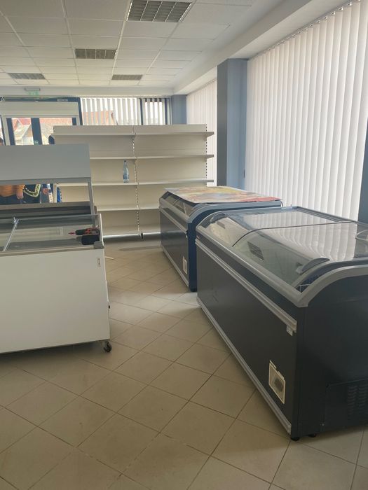 Lada frigorifică profesională și raft legume mobil