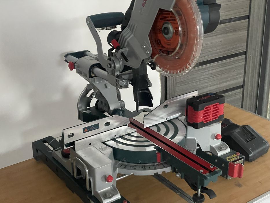 Bosch circular stationar pe acumulator 18v