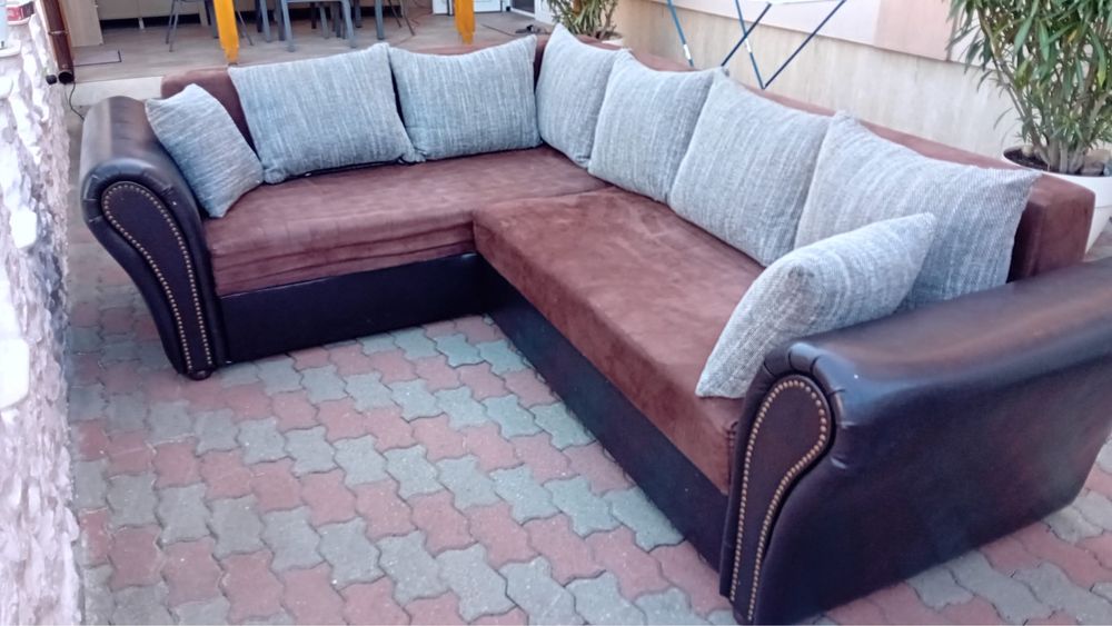 Comtar extensibil cu loc pentru haine