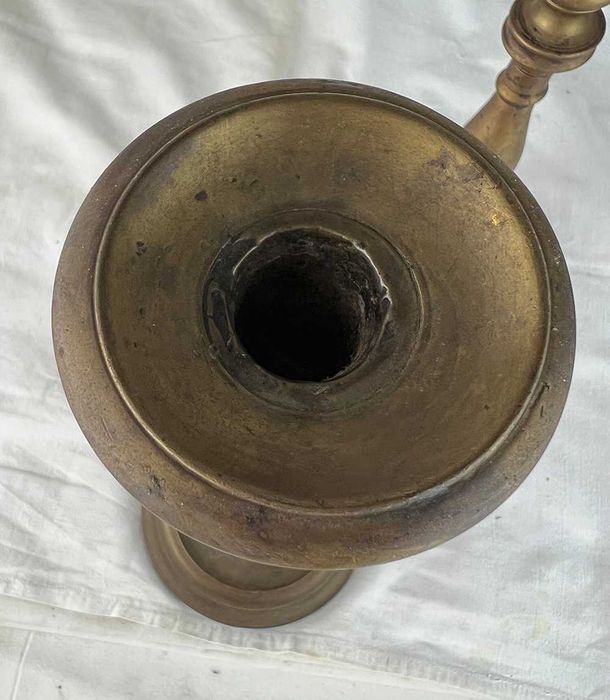 Set de doua sfesnice din bronz