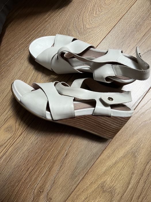 Tenisi, sandale, pantofi