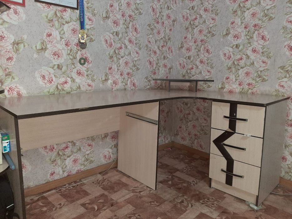 Стол угловой компьютерный
