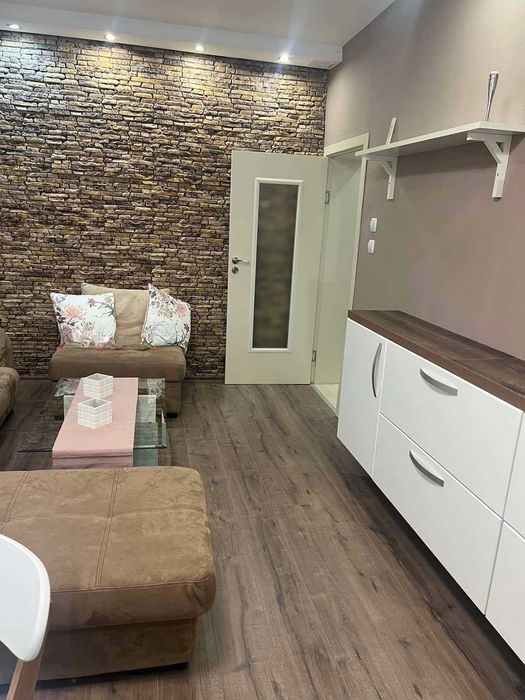 Дава се под наем Тристаен апартамент в София, Гоце Делчев - 70 кв.м за 535.5 € - Снимка #2