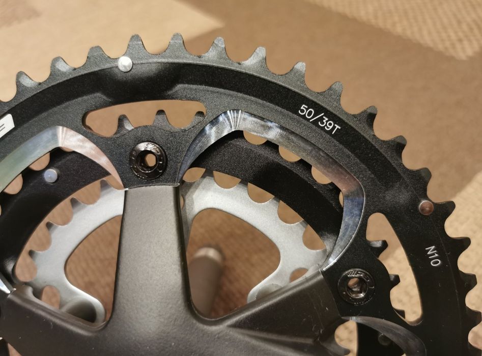 Нови висок клас курбели FSA за градски / шосеен велосипед