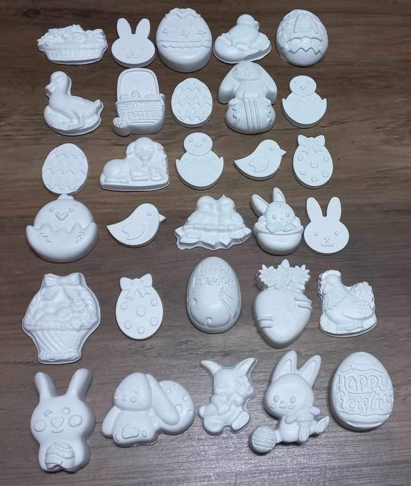 Vând seturi diverse de figurine din ipsos