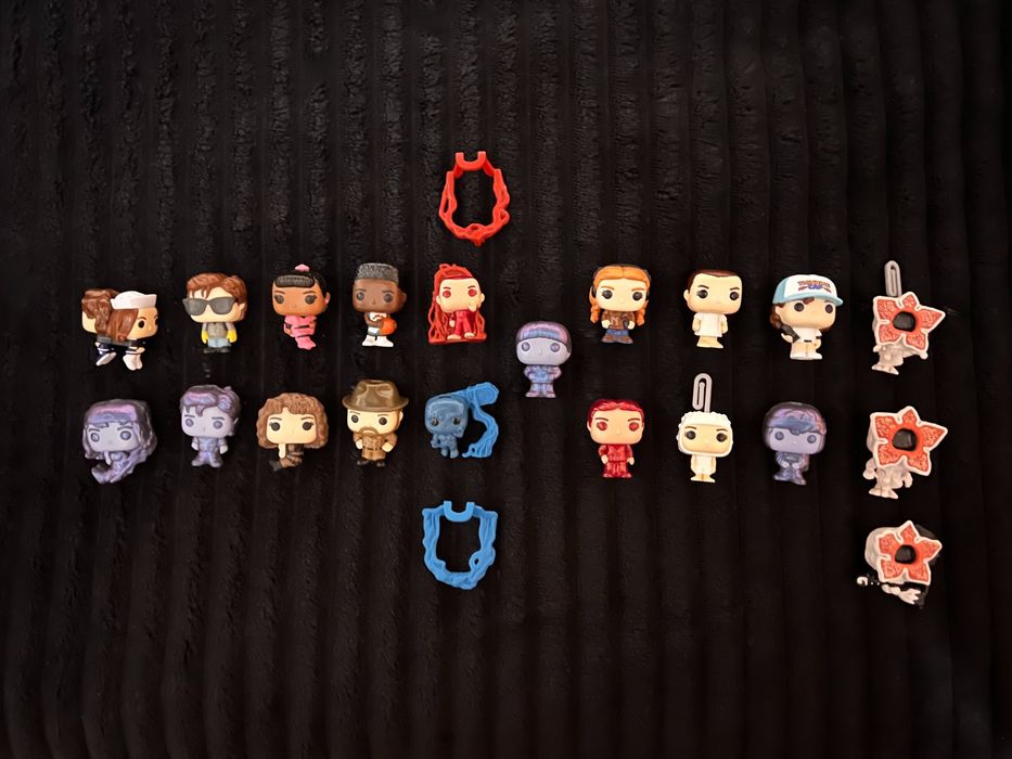 Colecție aprope completa Stranger Things kinder joy