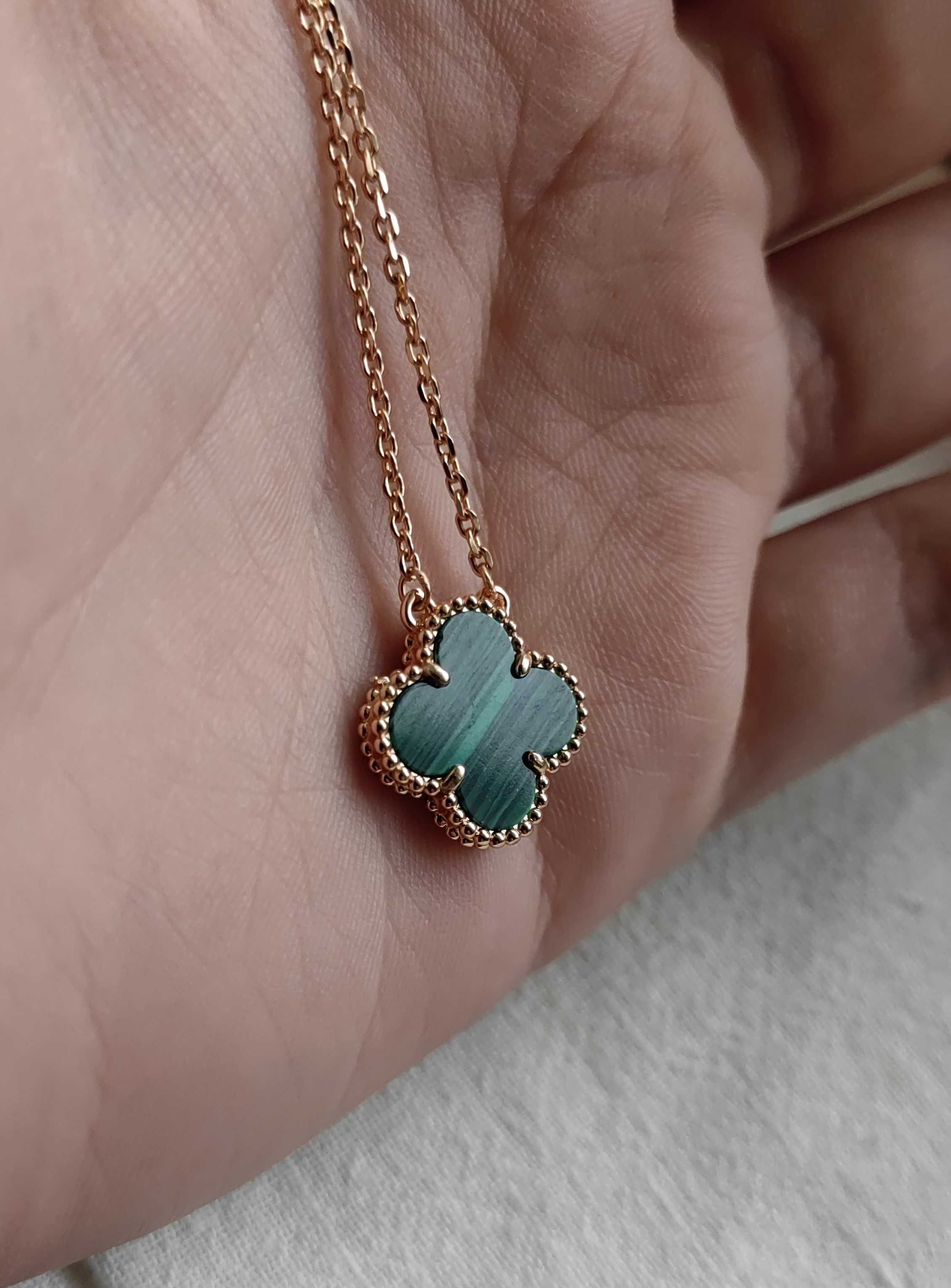 Дамско колие в розово злато с детелина от зелен малахит Van Cleef VCA
