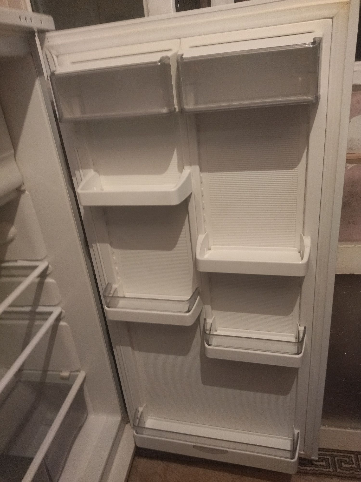 Atlant muzlatgich sotiladi