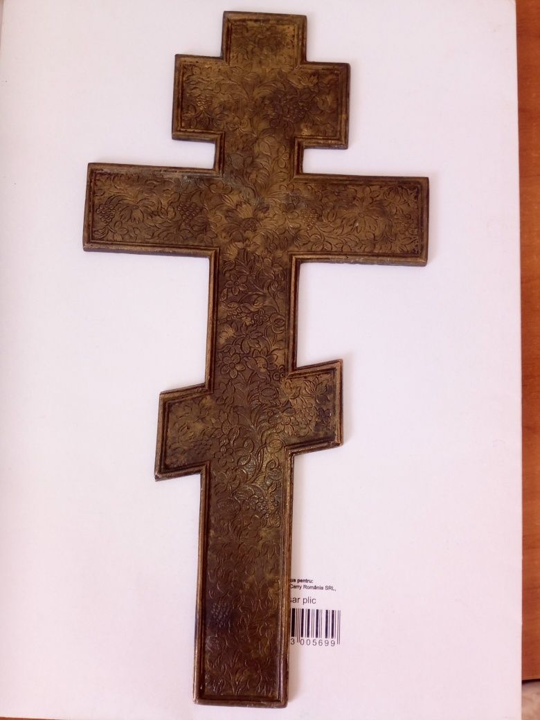 Crucifix de bronz cu email