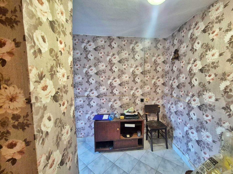 Къща в тихо и спокойно село .