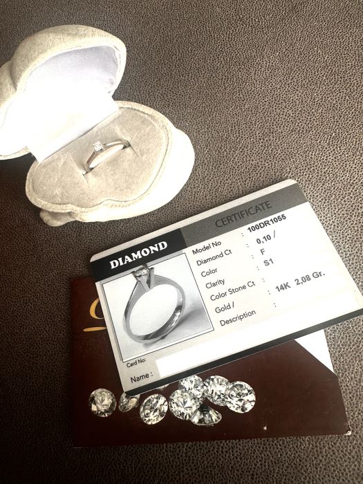 Годежен пръстен с диамант + сертификат и кутия