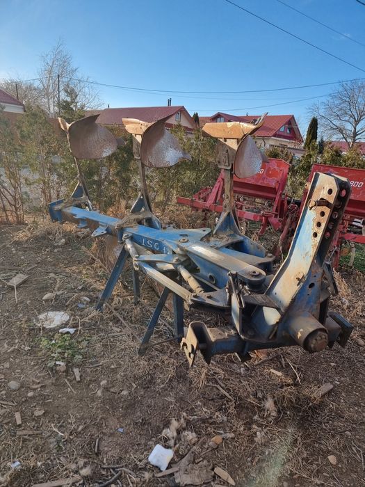 Vând semănătoare de cartof , plug lemken cu 4 trupițe , plug moro cu 3