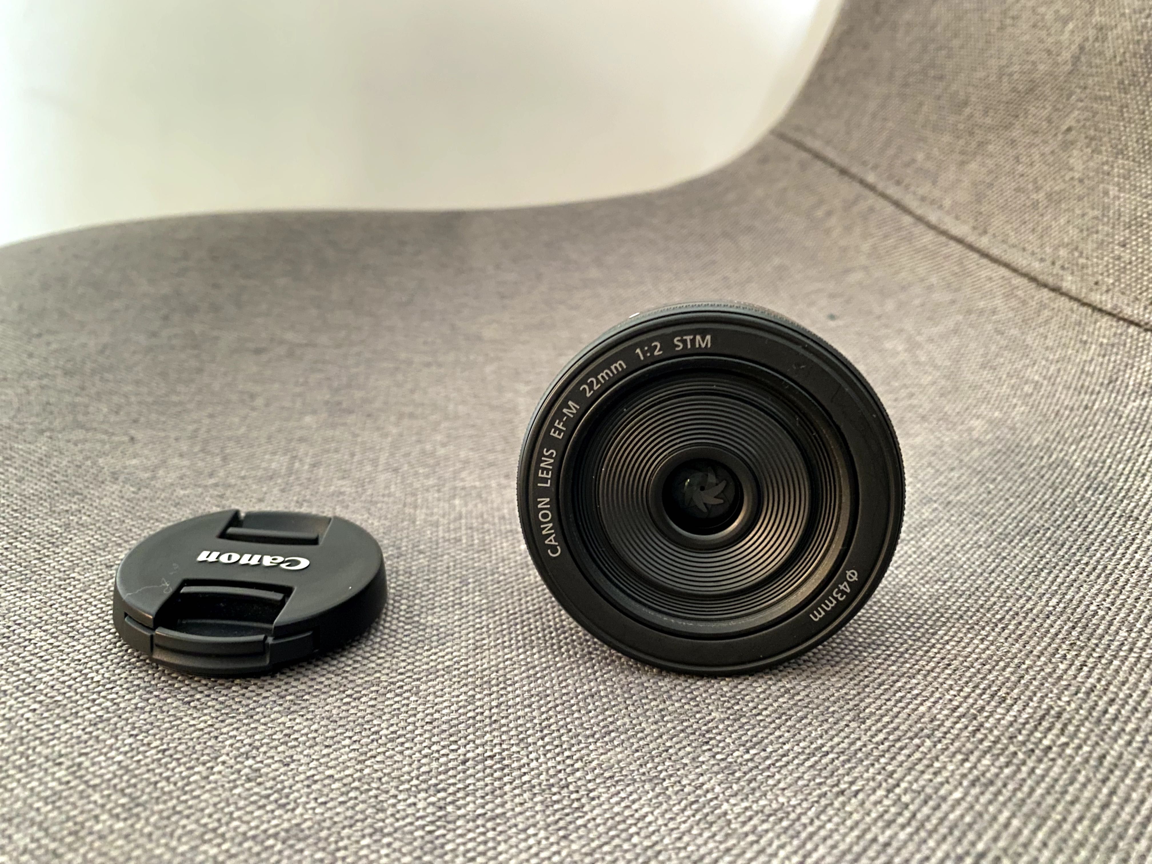 Canon EOS M50 с обективи 15-45mm и Canon 22mm f2