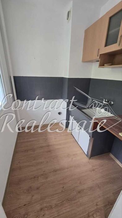 Тристаен Необзаведен Базар Левски !