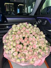 Букет из 40 пионовидных кустовых роз