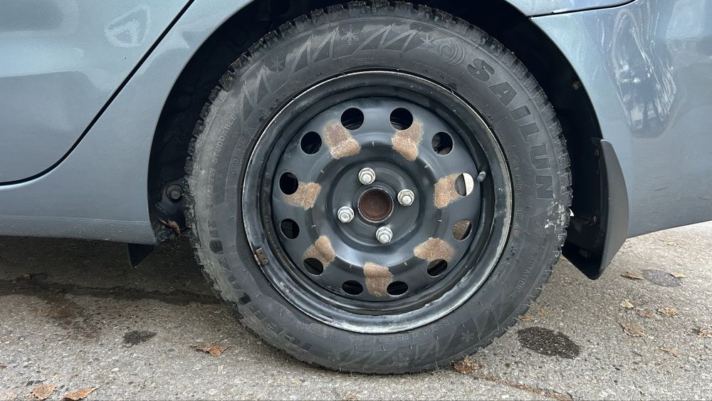 Зимние шины вместе со штампами