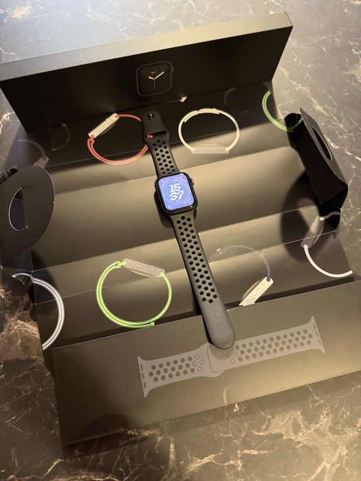Apple Watch SE 44mm Nike